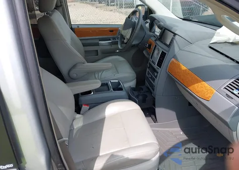 2010 Chrysler Town & Country Limited from USA, damaged, VIN 2A4RR6DX0AR250461